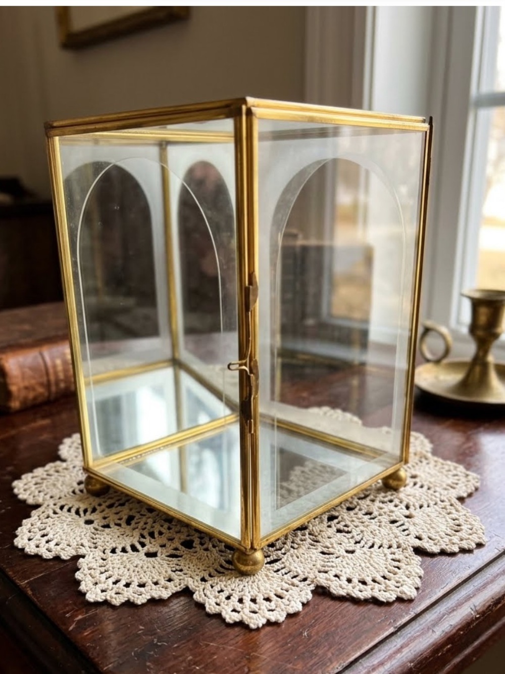 Vintage glass display box curio with gold trim
Clear mirrored interior